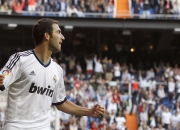 开云官方app入口-钢铁防线与石油资本的对决，巴斯托尼一夫当关，多特蒙德血战卡塔尔阴影下的德甲王座