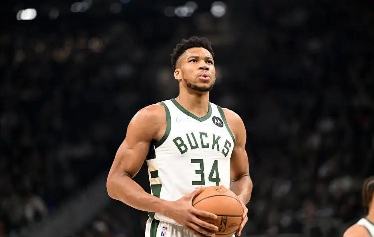 包含意大利男篮轻取尼克斯，字母哥惊艳世界的词条