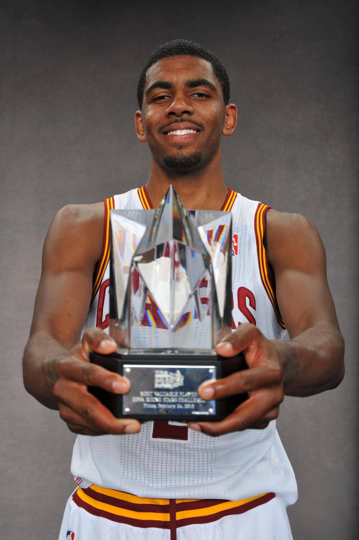 湖人血洗德国男篮,欧文爆发神勇的简单介绍 湖人血洗德国男篮,欧文爆发神勇的简单介绍