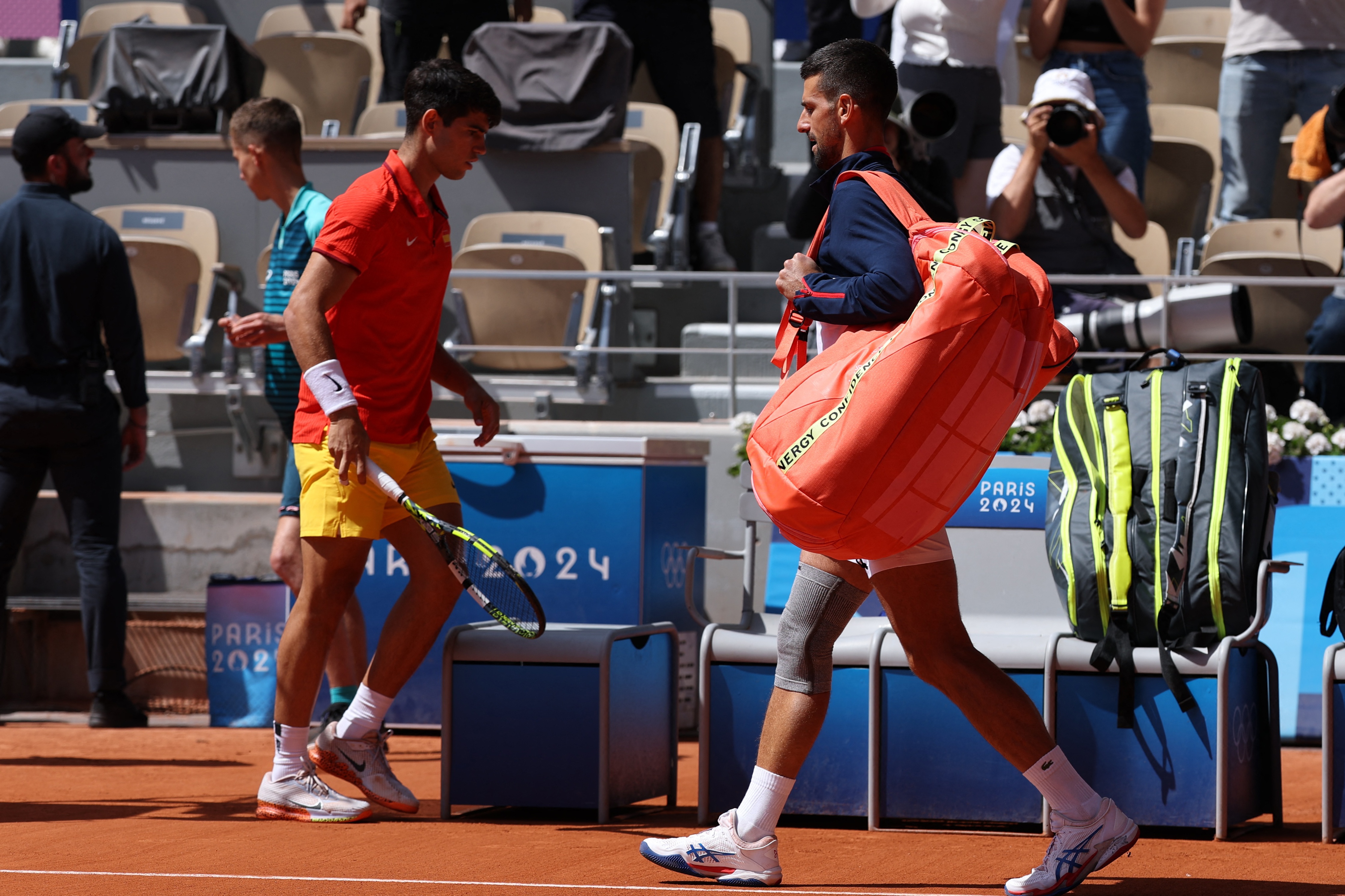 英国网球队轻取法国网球队,德约科维奇制霸全场的简单介绍 英国网球队轻取法国网球队,德约科维奇制霸全场的简单介绍