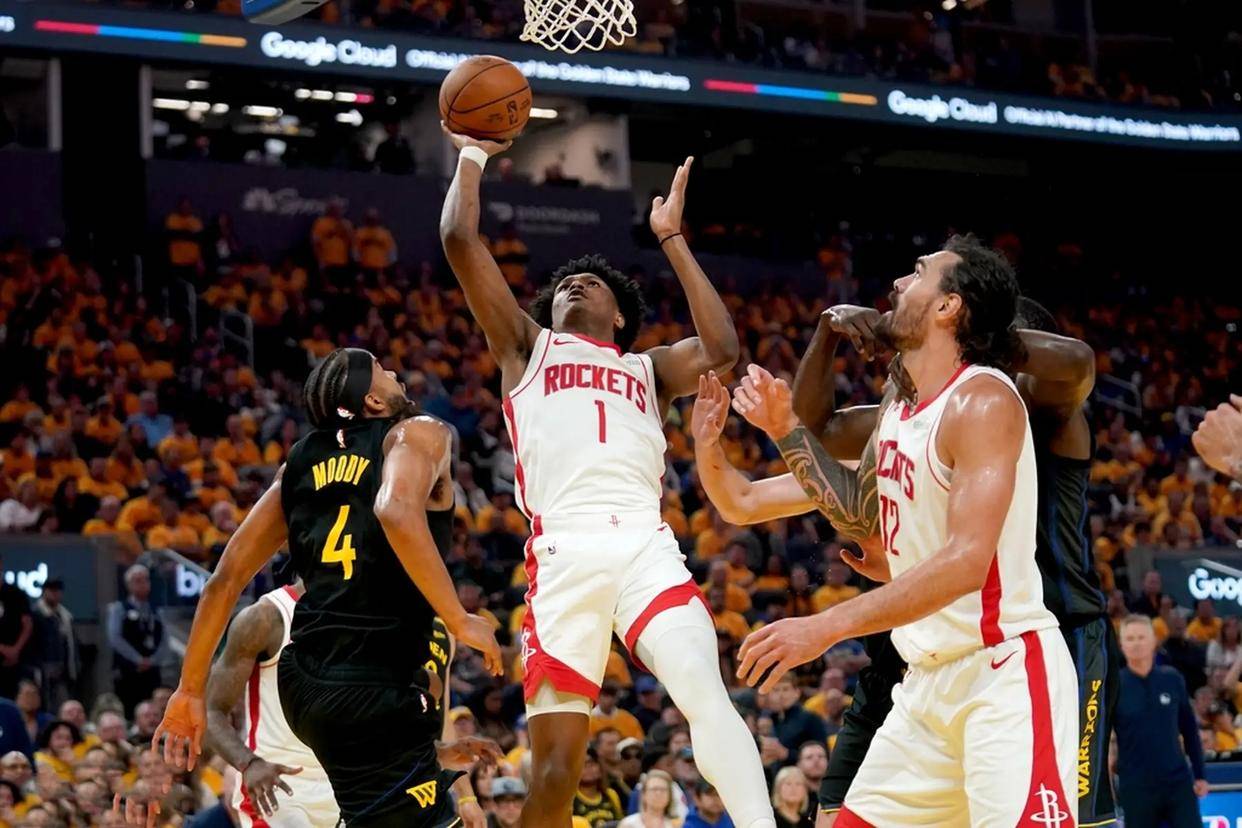 勇士队击败国王，范弗利特准时命中