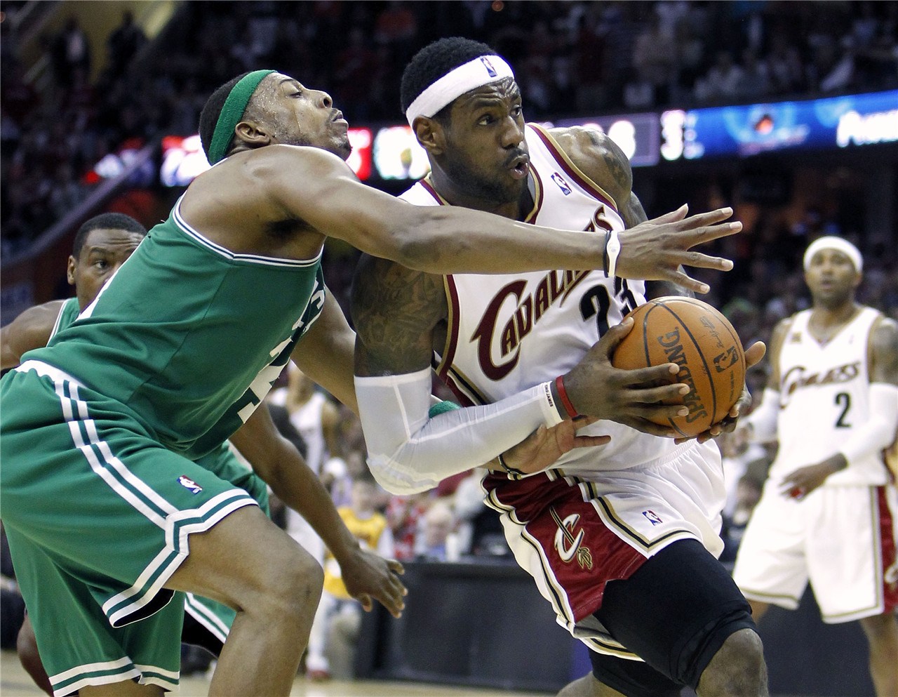 包含竞争激烈:球队内部争夺首发位置的词条 包含竞争激烈:球队内部争夺首发位置的词条