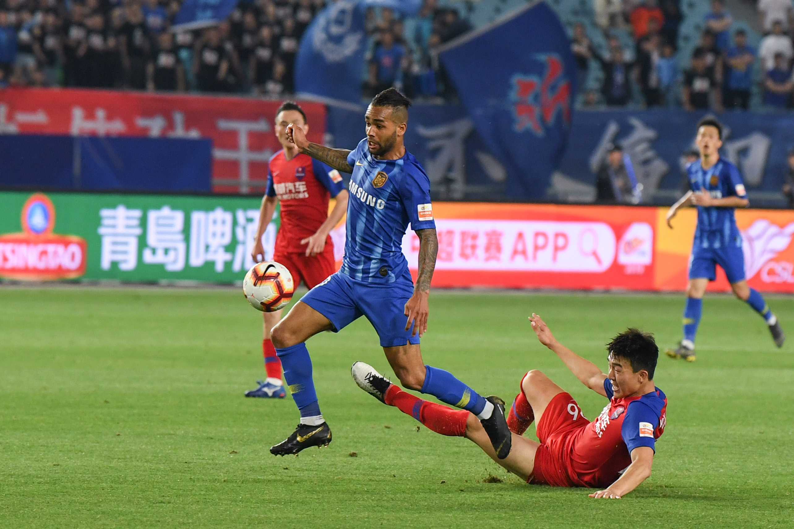 中超战场：苏宁主场全面击败富力的简单介绍