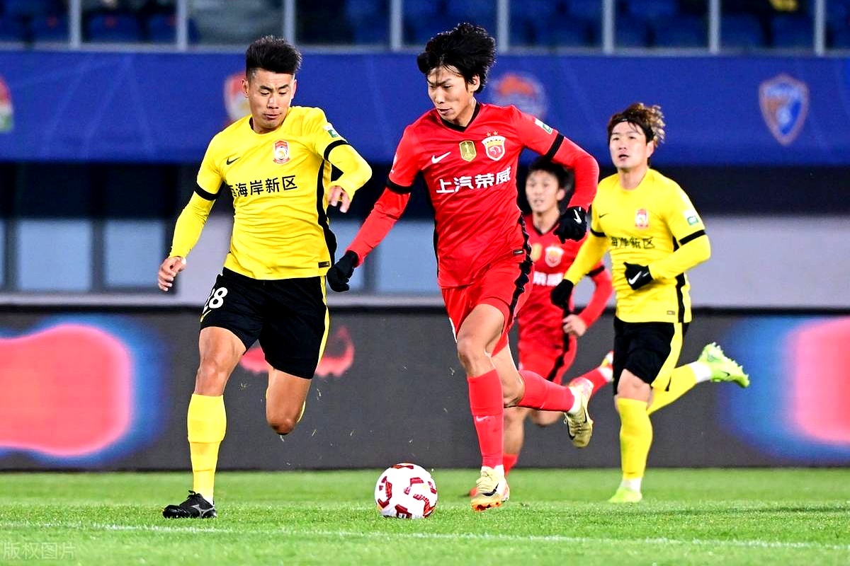 关于青岛黄海击败对手，赢得关键胜利的信息