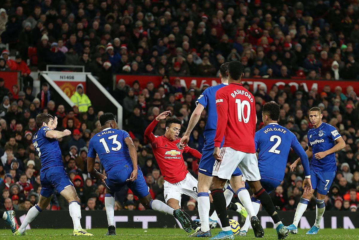 关于切尔西客场逆转曼联，客场之旅连胜的信息