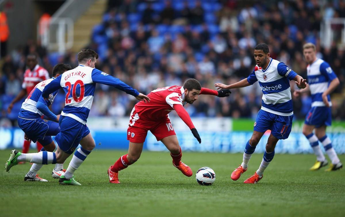 雷丁队继续在英格兰足球比赛中争强好胜 雷丁队继续在英格兰足球比赛中争强好胜