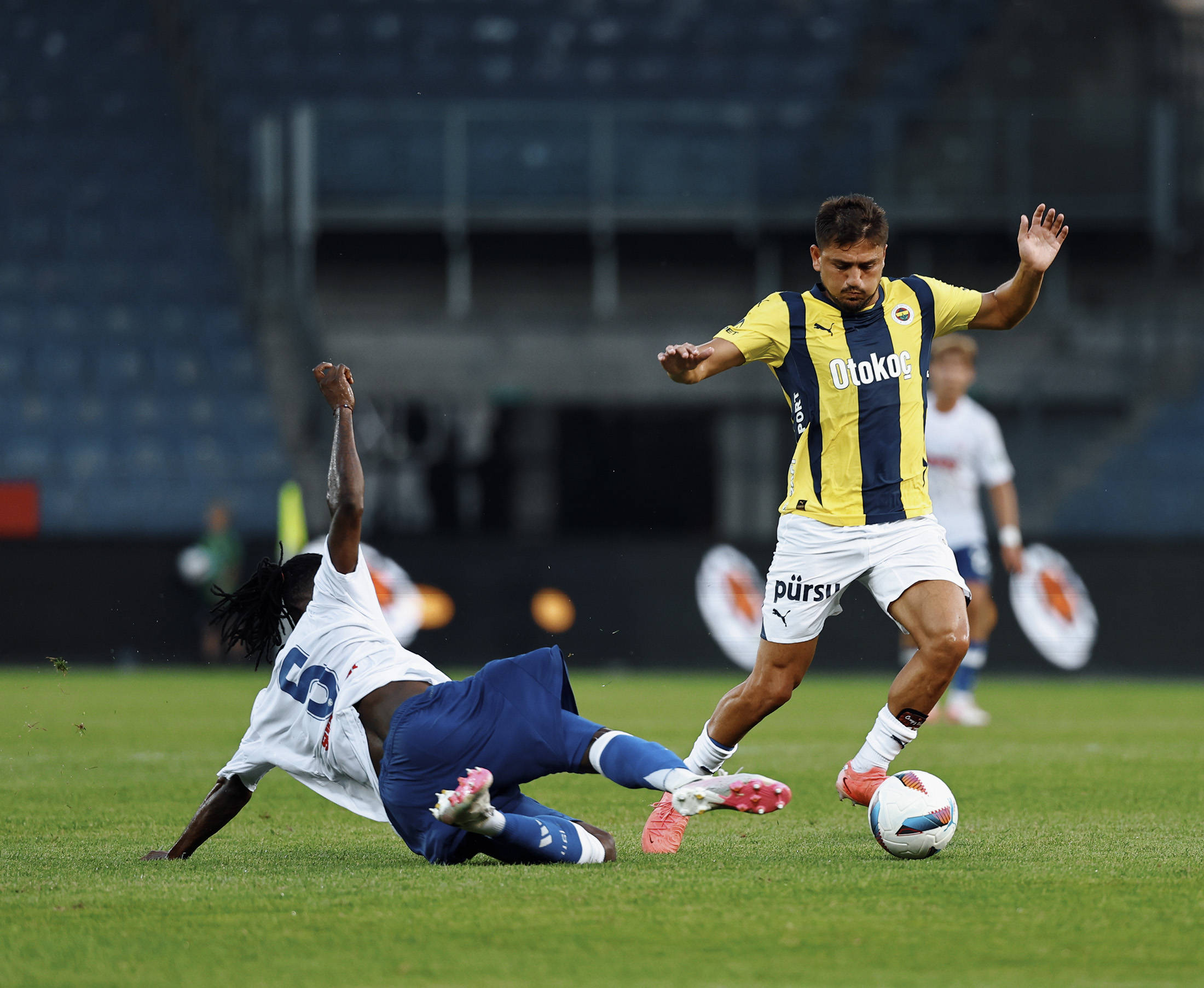 包含里尔主场击败尼斯，豪取三分的词条