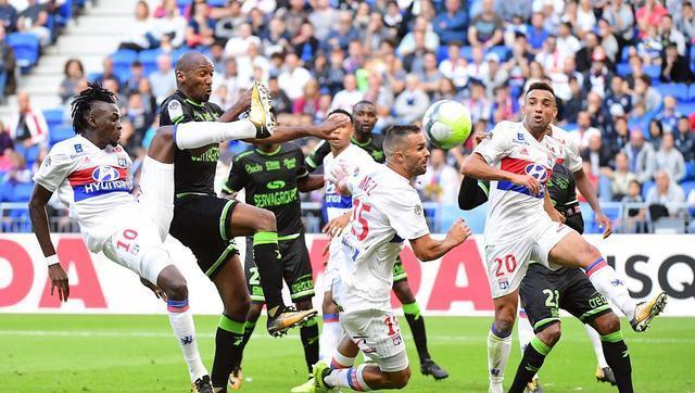 包含里昂主场不敌对手，遭遇连败的词条