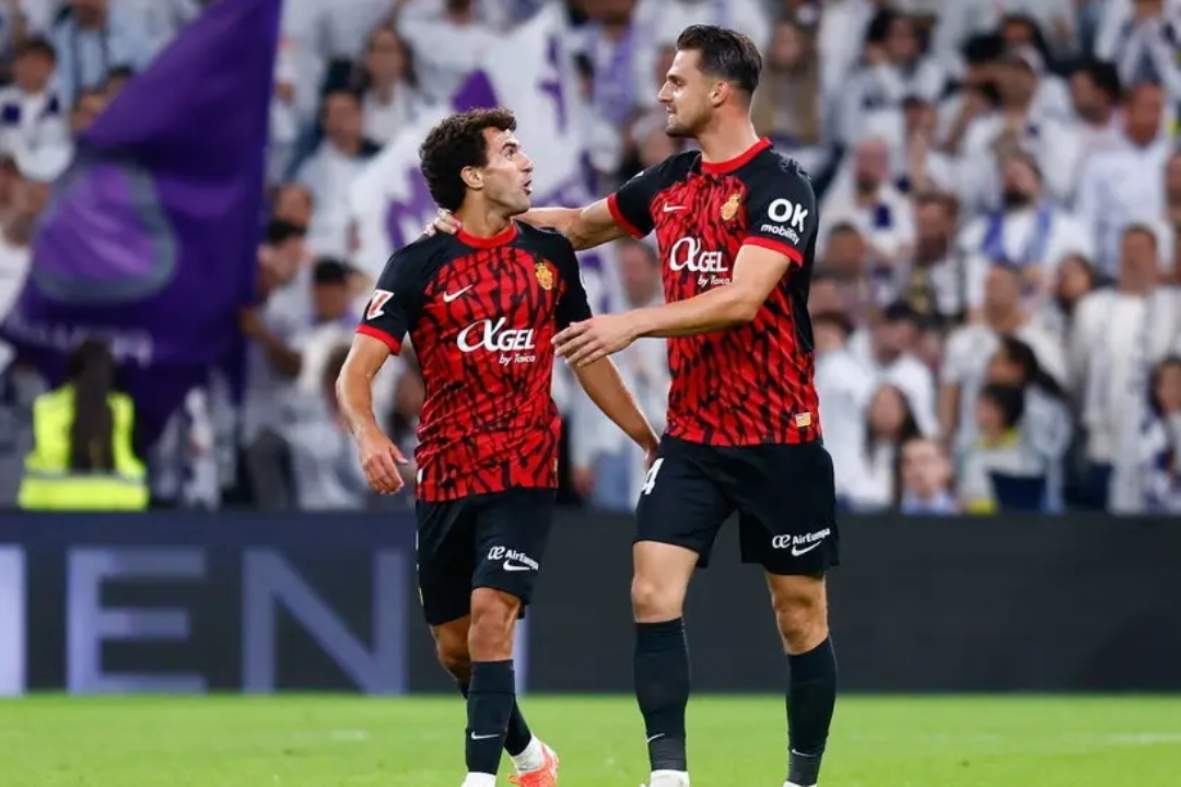 捷克后生小将勇击巴黎，波兰提早踏地