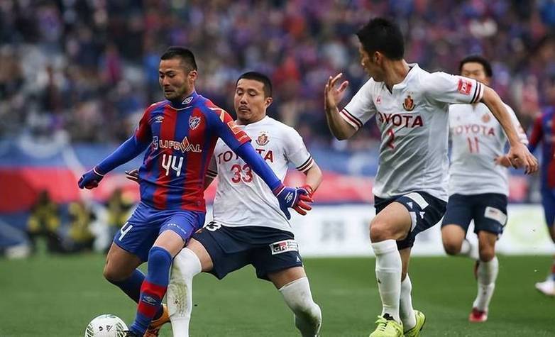 重庆力帆力争主场保级,斗志昂扬 重庆力帆力争主场保级,斗志昂扬