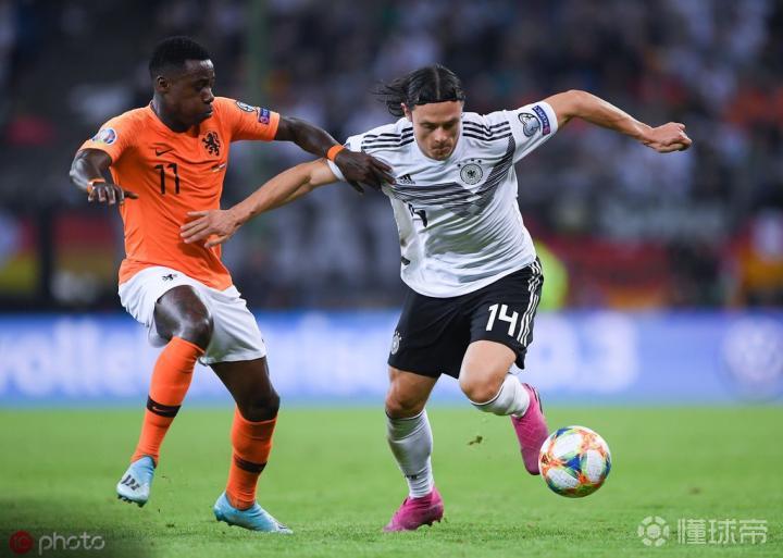 爱尔兰球员在比赛中受伤被紧急送医的简单介绍 爱尔兰球员在比赛中受伤被紧急送医的简单介绍