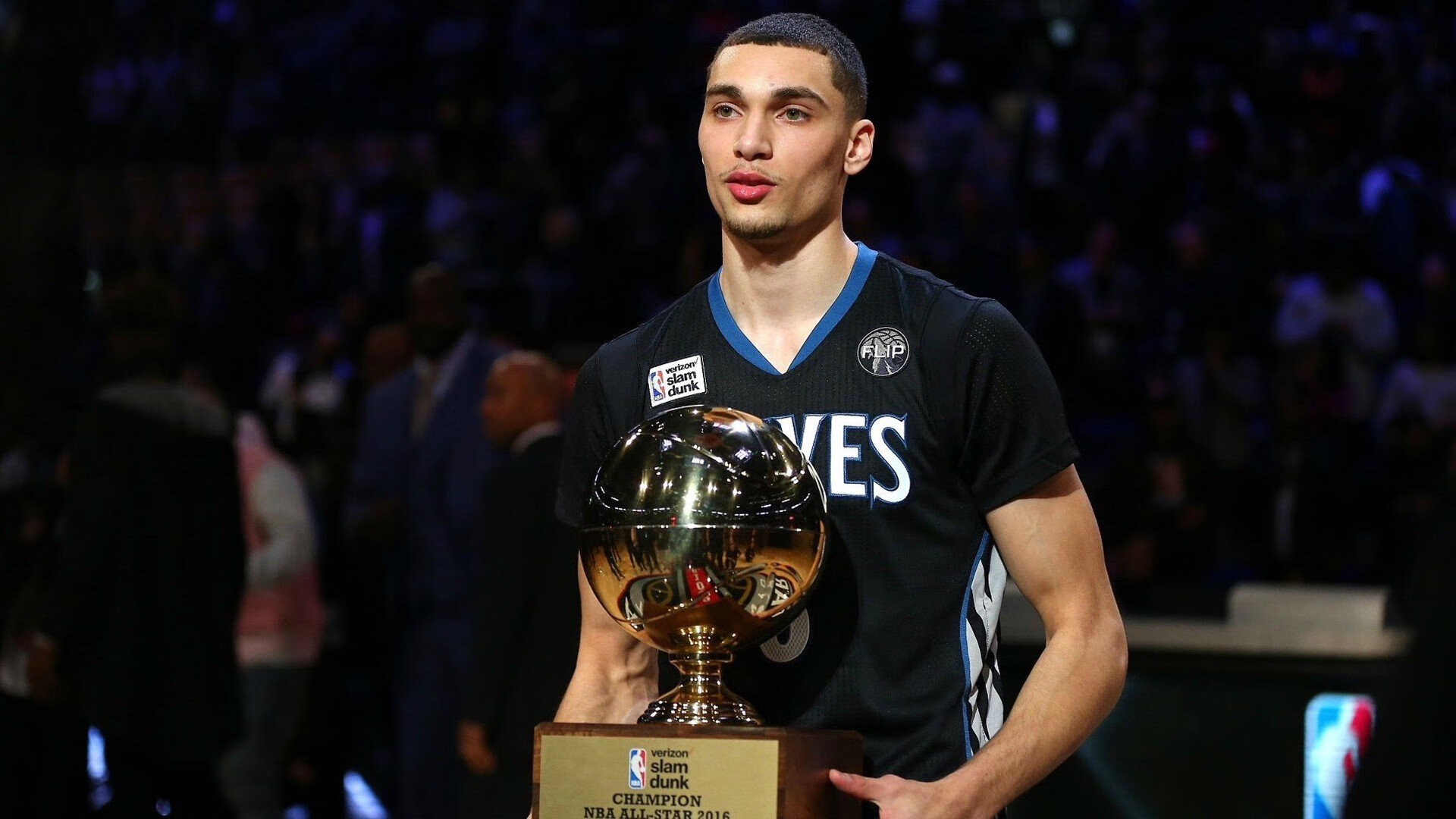 掘金碾压广东队？布克在西决生死战接管比赛