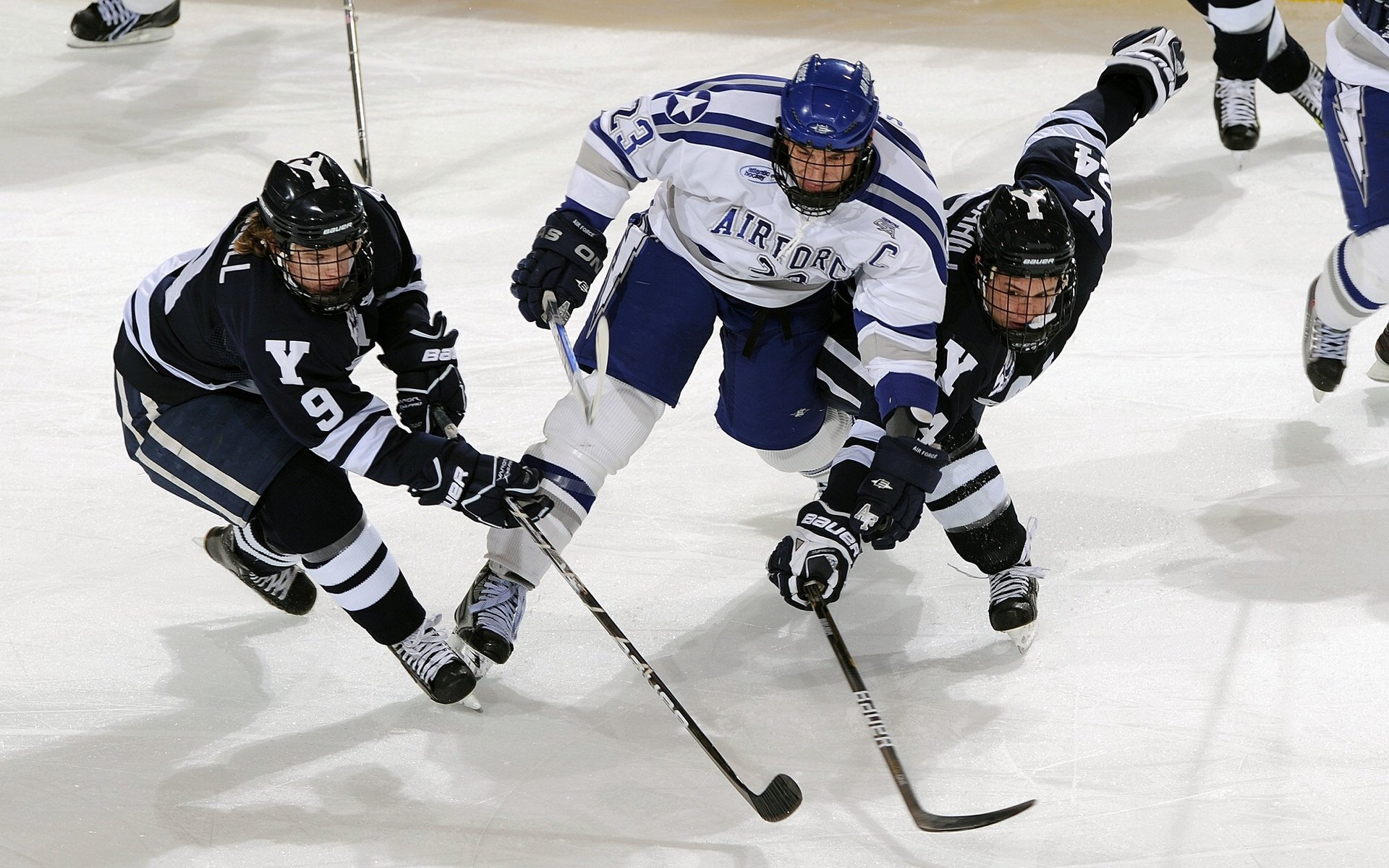毫厘之间，塞恩斯关键制胜，索伯车队险胜哈斯的战术博弈